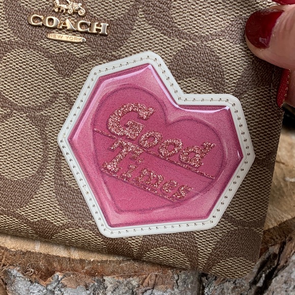 Authentic COACH Signature coated canvas/leather heart( good times) zip wristlet - Picture 2 of 7